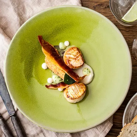 Отель The Daffodil &