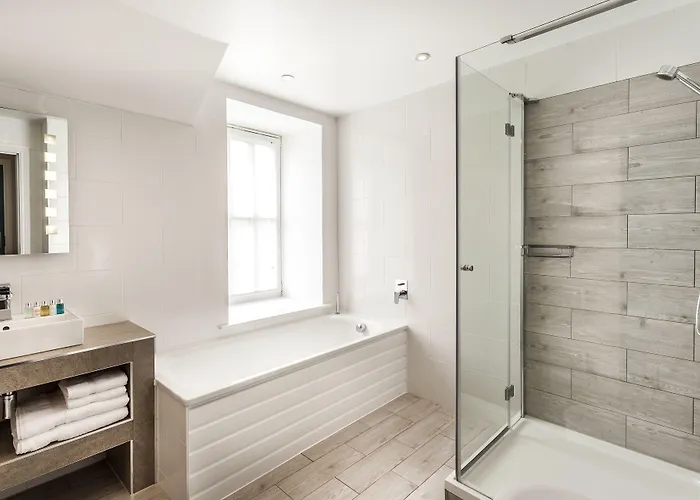 The Daffodil & Отель Грасмир