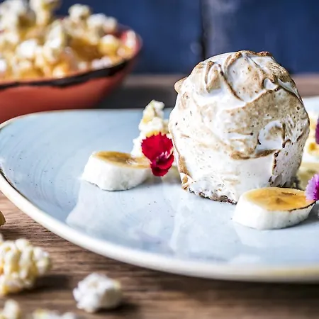 The Daffodil & מלון 4*